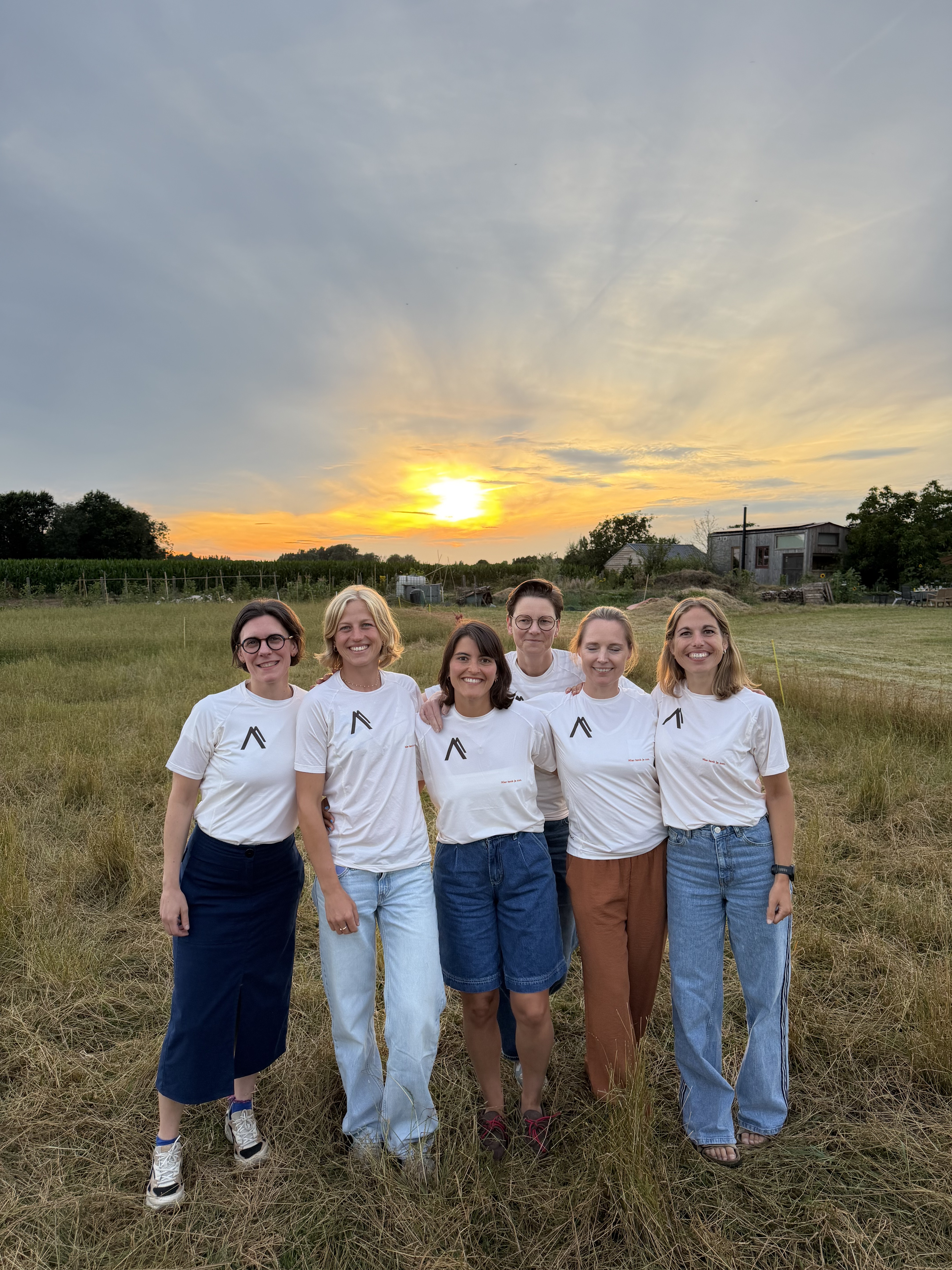 SOLA team bij zonsondergang tijdens het kickoff event