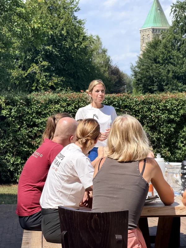 Een gesprek in kleine groep tijdens een SOLA-activiteit